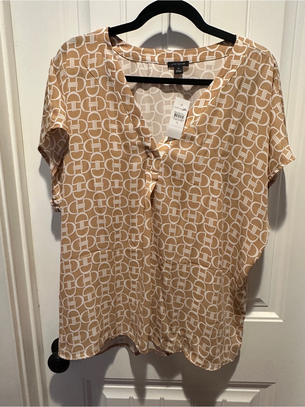 NWT Ann Taylor Beige Geometric Print V-Neck Blouse Size XL
